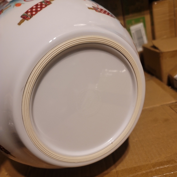 Pioneer Woman XL mixing bowl - Picture 6 of 6